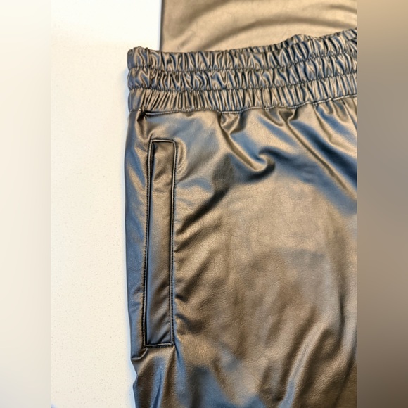 NWOT AE Offline Wide Leg Vegan Leather Pant small - Picture 5 of 7